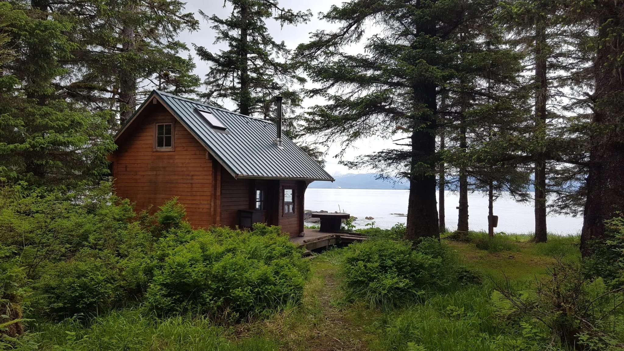 Cozy Forest Service cabin on the waterfront in the Tongass National Forest